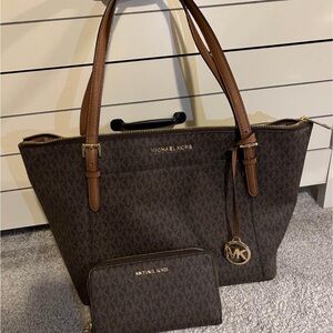 MICHAEL KORS PURSE W/WALLET
